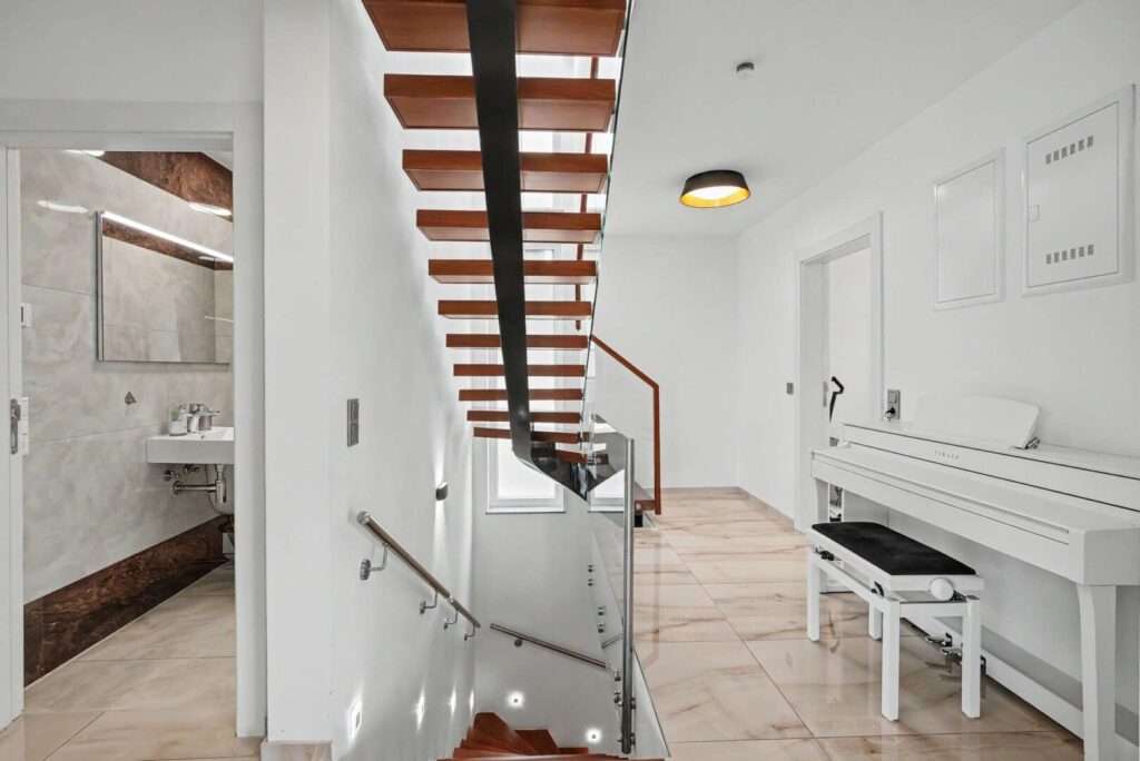 Flur mit Treppe